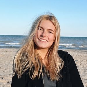 Meet your Posher, Lauren